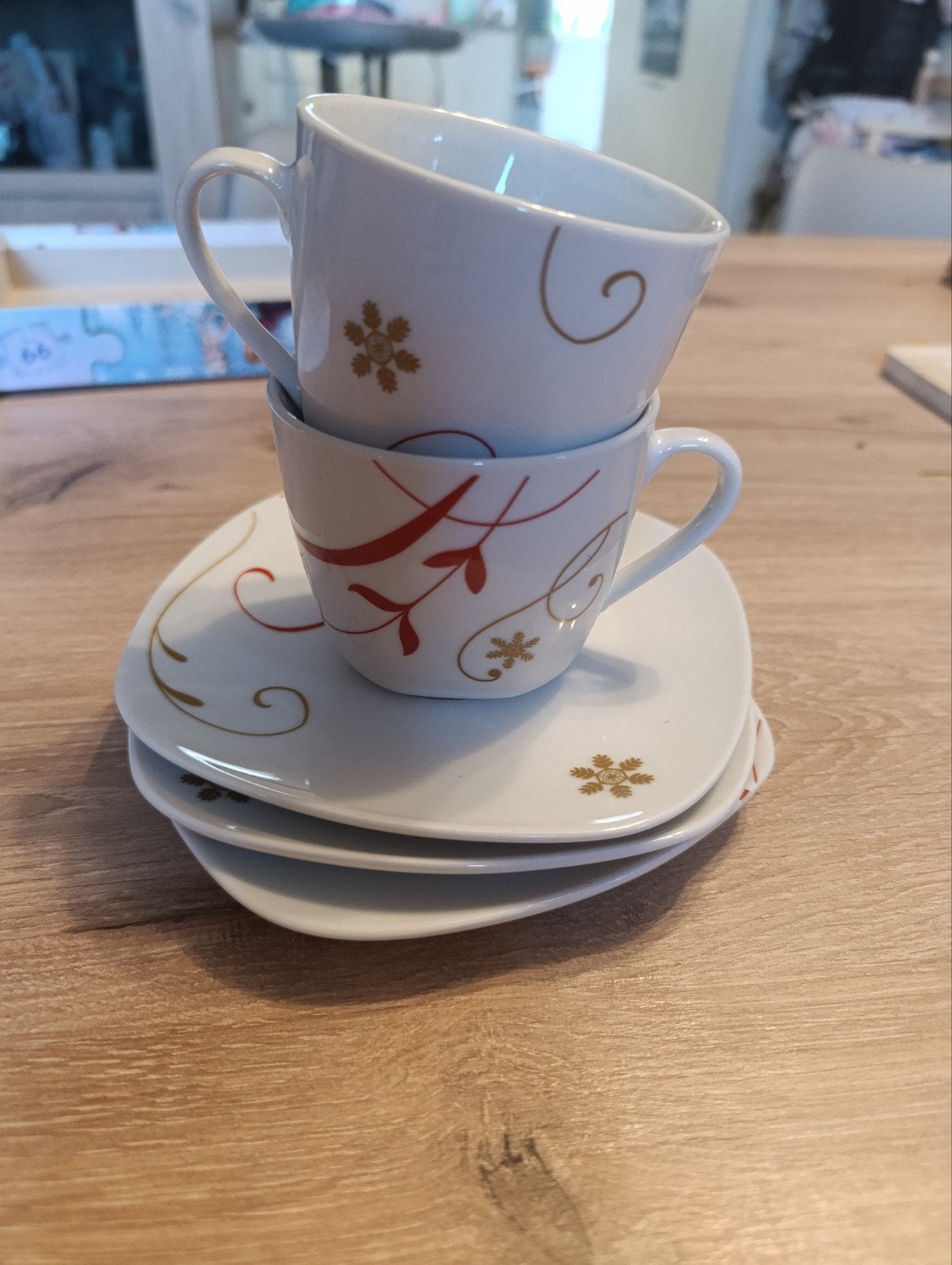 a vendre 3 petite assiette 2 tasses, Collections, Enlèvement