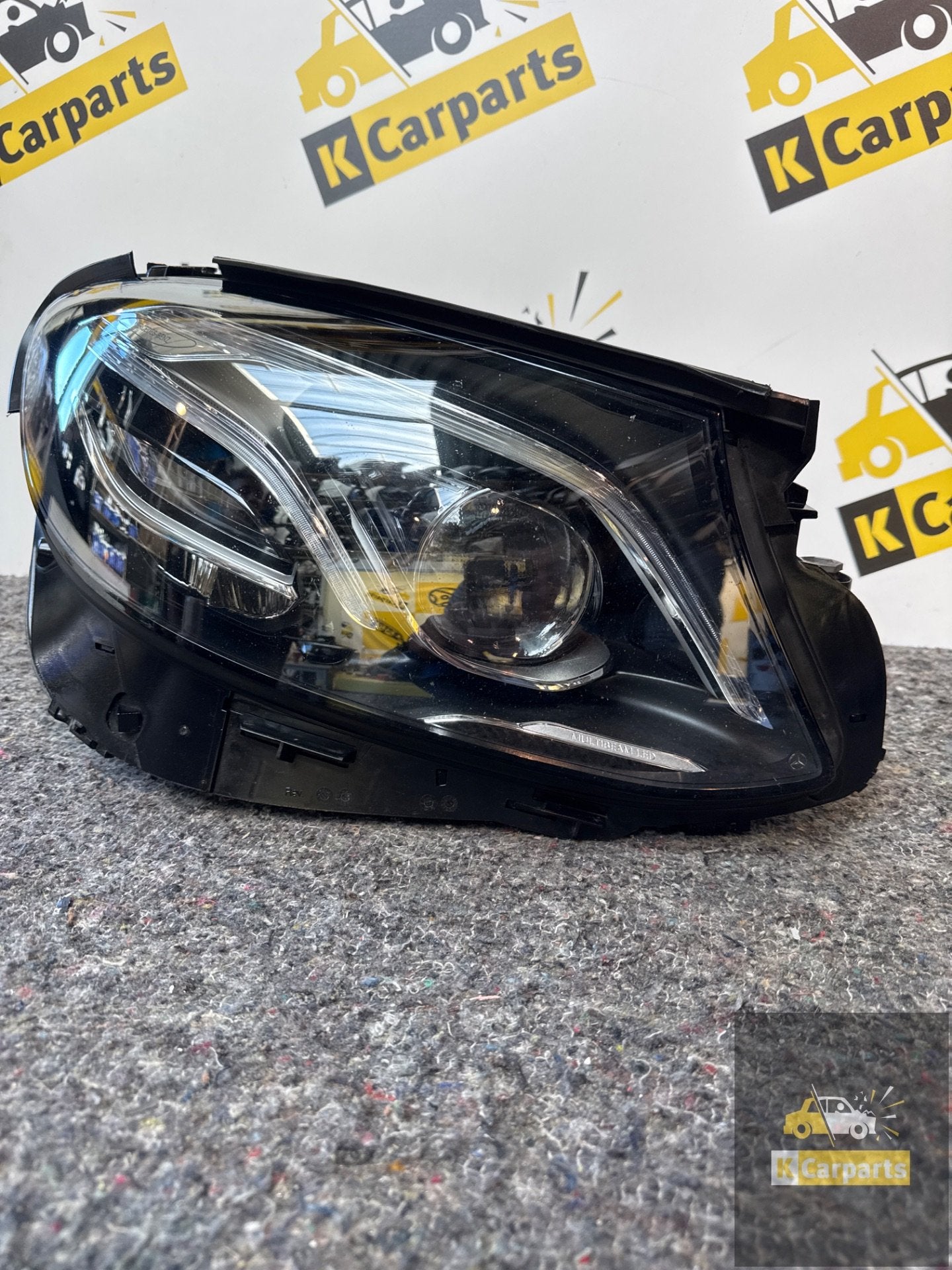 Phare droit Mercedes Classe E W283 W213 A2139064804KZ, Mercedes-Benz AG, Mercedes-Benz, Utilisé, Mercedesstrasse 120
70372  Stuttgart, DE