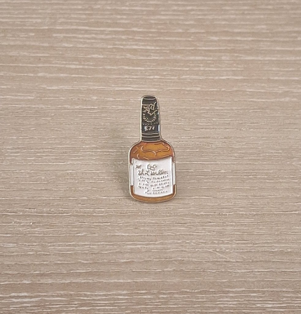 PIN - DRANK - WHISKY, Verzamelen, Speldjes, Pins en Buttons, Verzenden, Gebruikt, Overige onderwerpen, Speldje of Pin