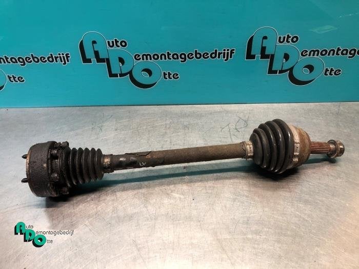 Aandrijfas links-voor van een Volkswagen Golf (Golf 91-), Gebruikt, -, Volkswagen, -