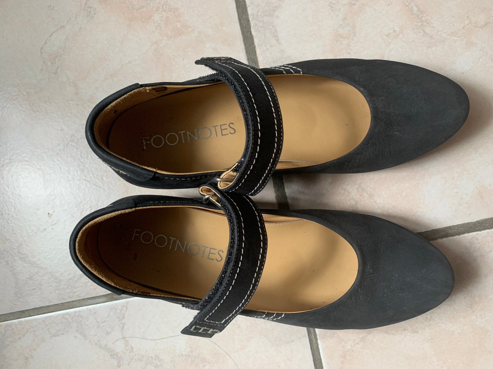 Gemakkelijke leren schoenen met riempje Footnotes G 39 1/2 a, Vêtements | Femmes, Chaussures, Enlèvement ou Envoi, Comme neuf