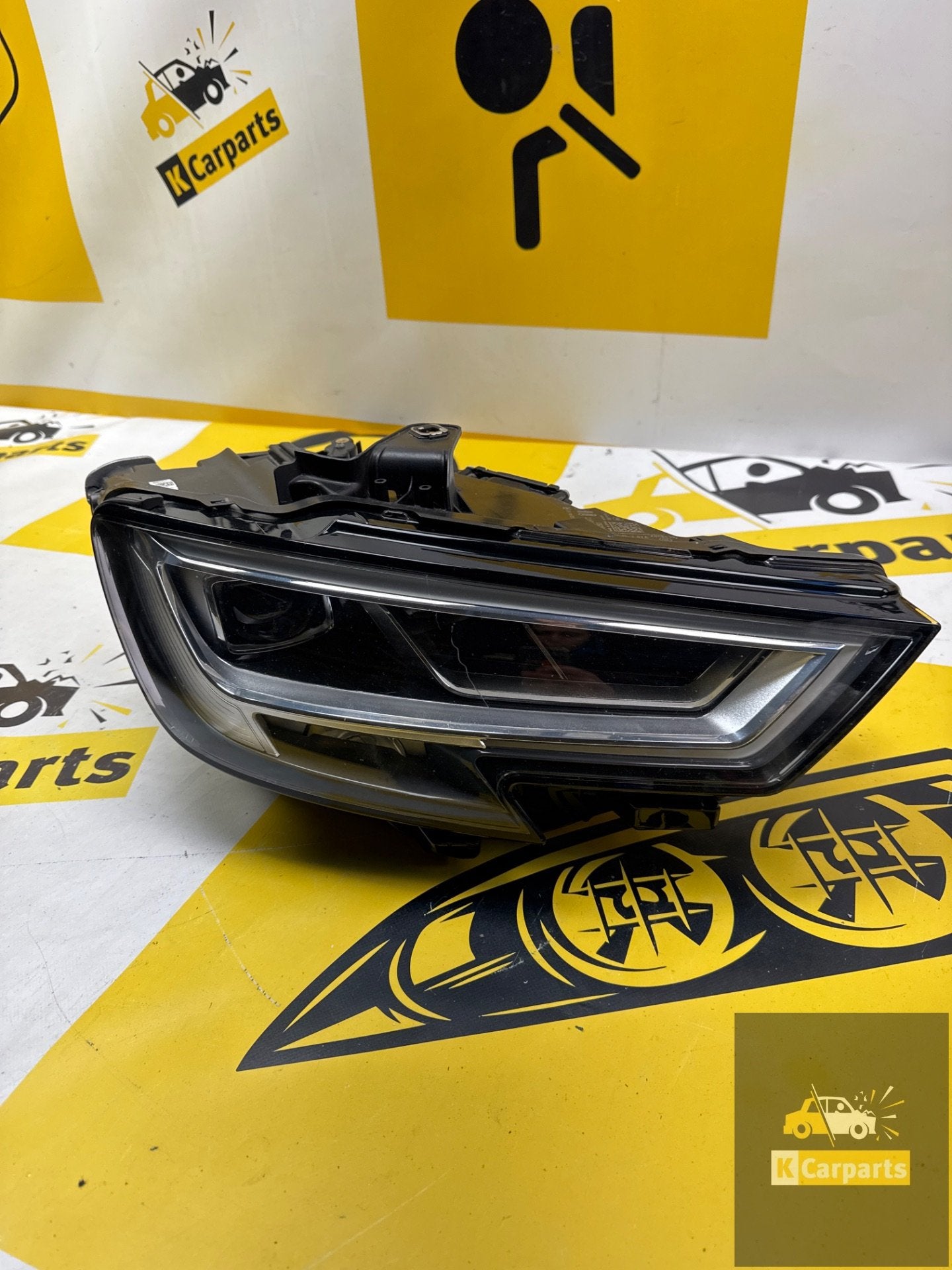Koplamp Audi A3 8V Facelift Voll LED Links Compleet 8V094103, Gebruikt, AUDI AG, Auto-Union-Strasse 1
85045  Ingolstadt, DE, Audi