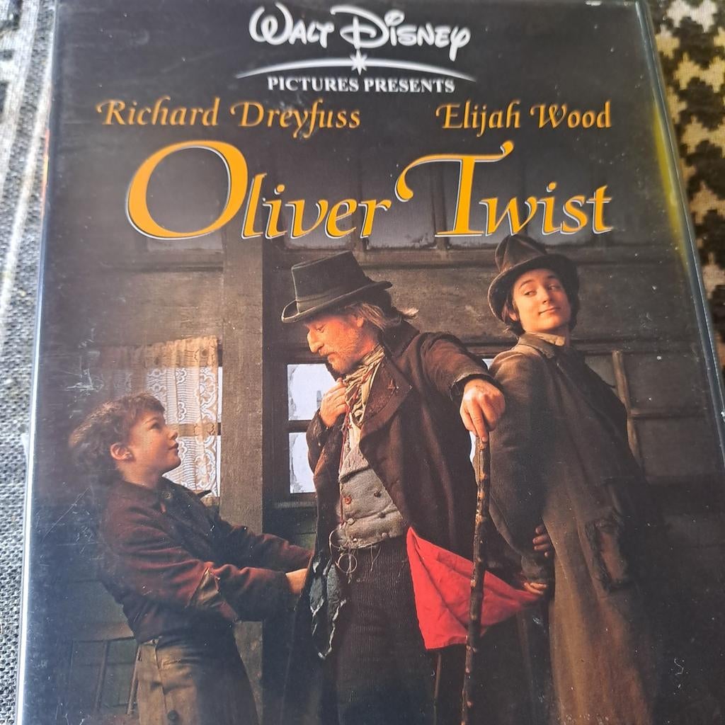 Disney Oliver twist dvd als nieuw, CD & DVD, DVD | Enfants & Jeunesse, À partir de 6 ans, Enlèvement ou Envoi, Comme neuf, Autres genres