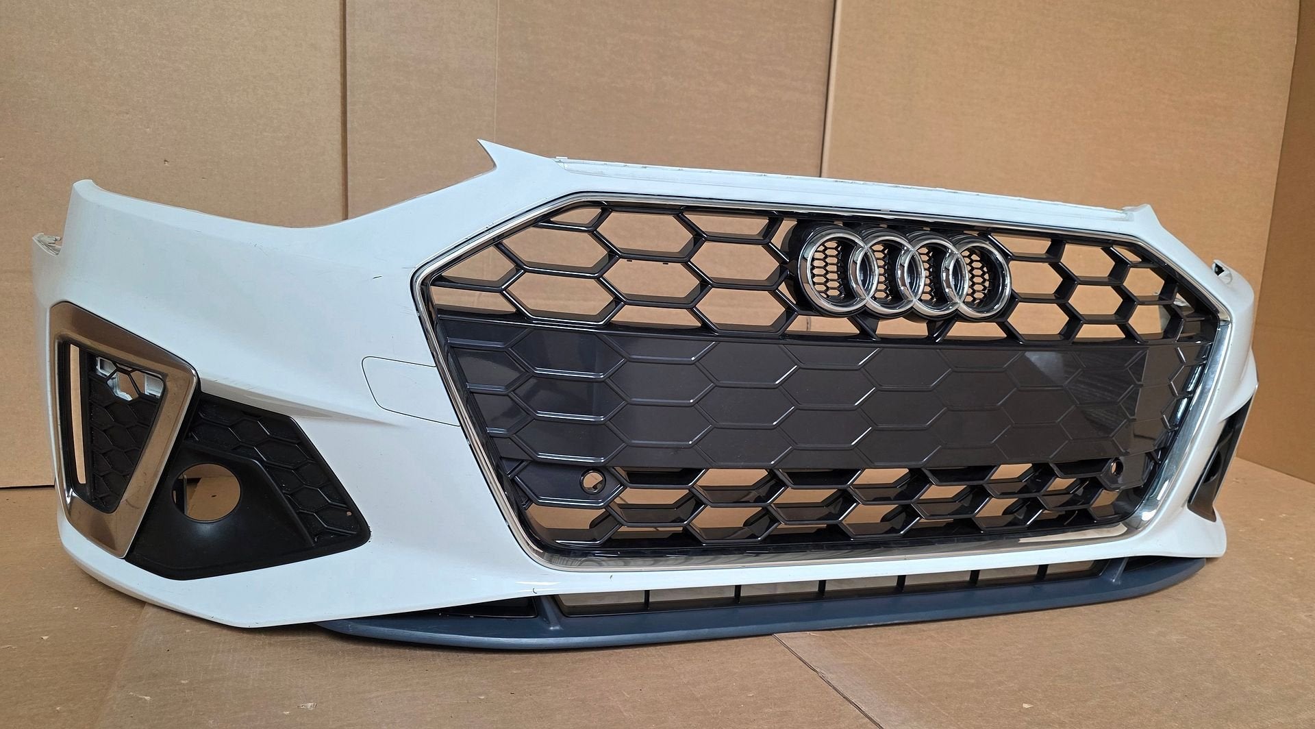 Voorbumper Audi A4 B9 8W Facelift S-Line 4xPDC S LINE 2019-, Auto-onderdelen, Gebruikt, -, Voor, Bumper