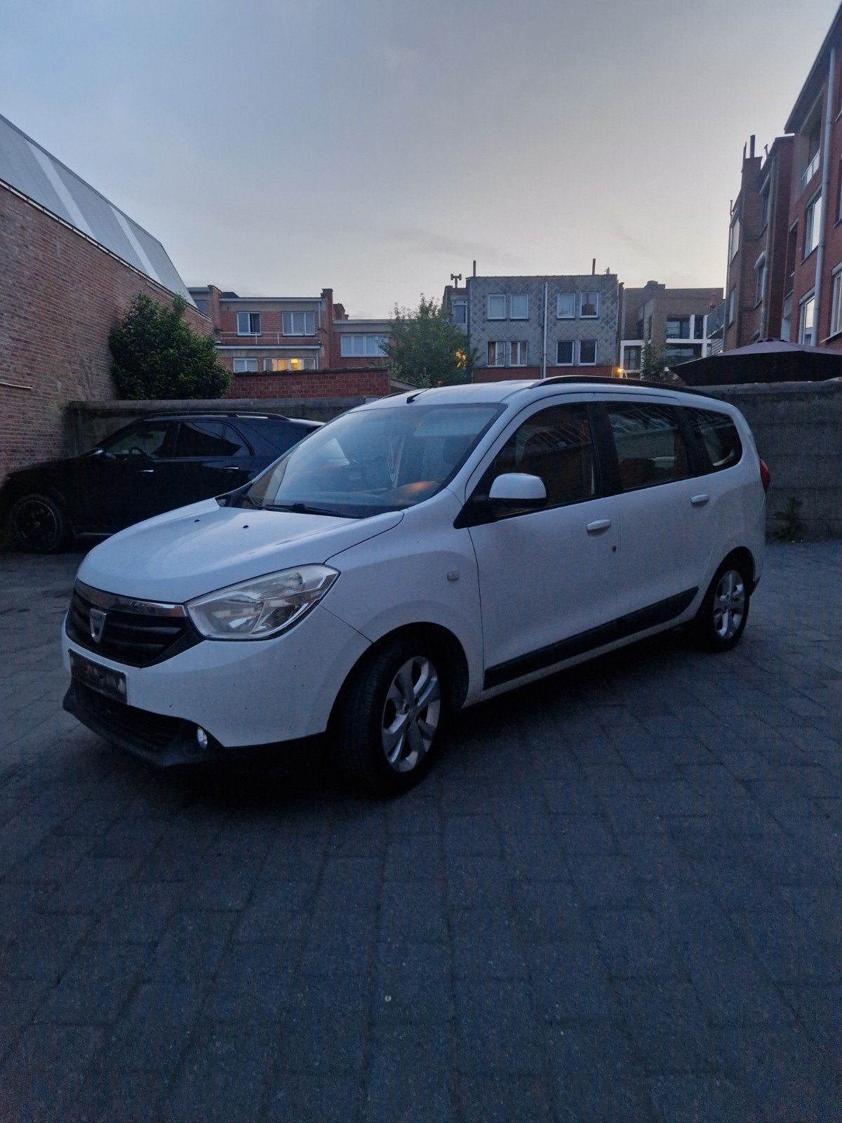 Dacia lodgy 1.5 diesel euro5 7zits 2012, Auto's, Dacia, Euro 5, Parkeersensor, Zwart, Lodgy