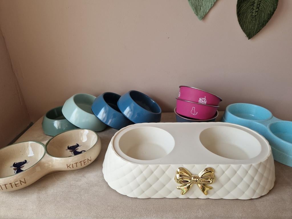 Kattenspullen: 10 eetbakjes, 35 speeltjes + 1 kattenbakplaat, Ophalen