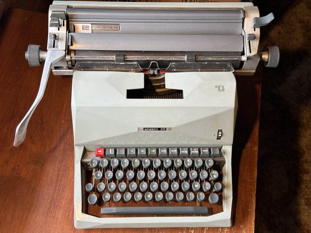 typemachine olivetti, Diversen, Ophalen