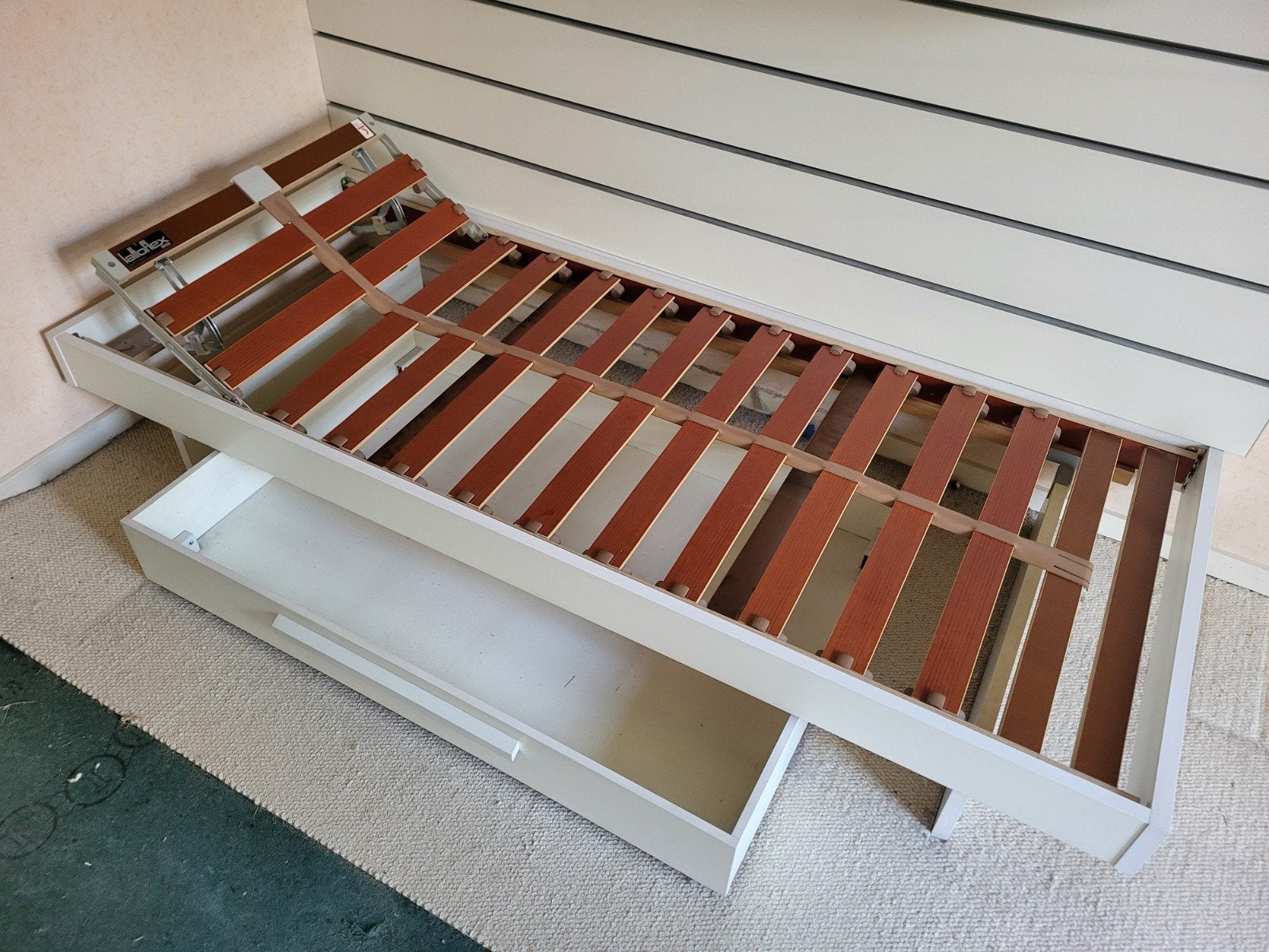 Cadre de lit + sommier Lattoflex + tiroir, 200 cm, Bois, Une personne, Comme neuf