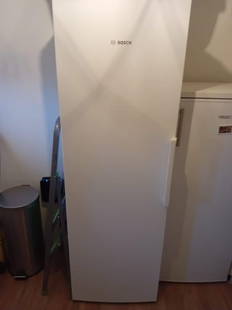 BOSH Koelkast, Elektronische apparatuur, Koelkasten en IJskasten, Ophalen, 200 liter of meer, 60 cm of meer, 160 cm of meer