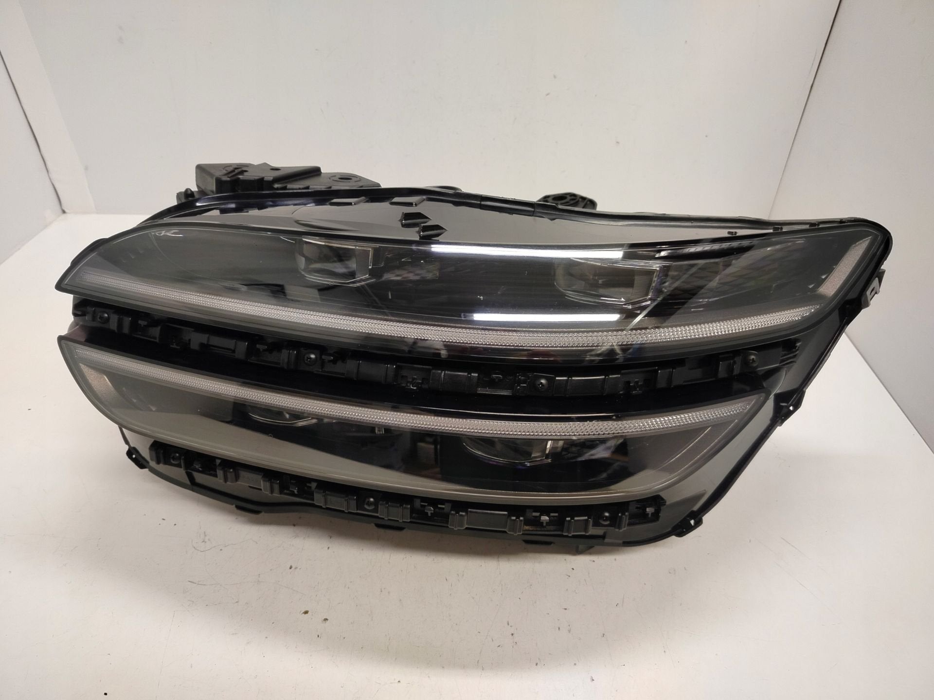 Genesis G70 Koplamp Links HE14, Genesis Motor, LLC, Gebruikt, Info@genesis.com, Heolleung-ro 12
06797  Seoul
