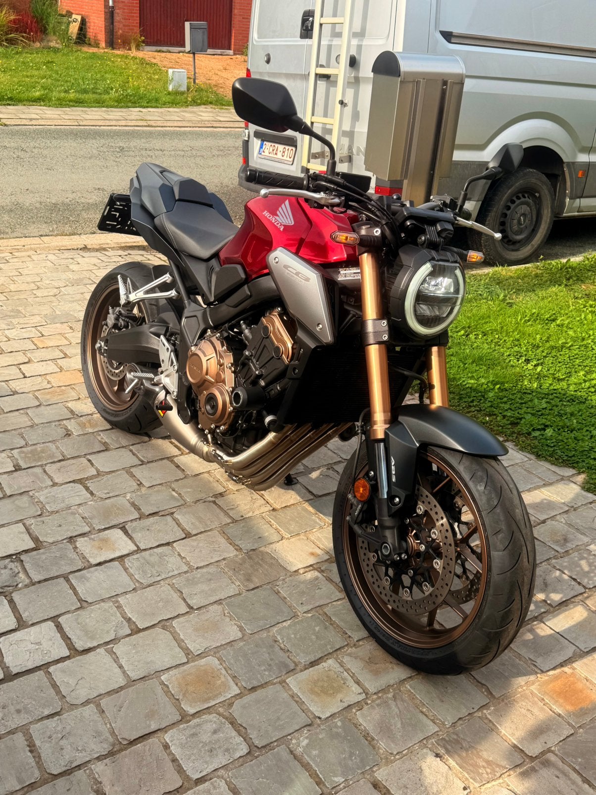 CB650R, Particulier