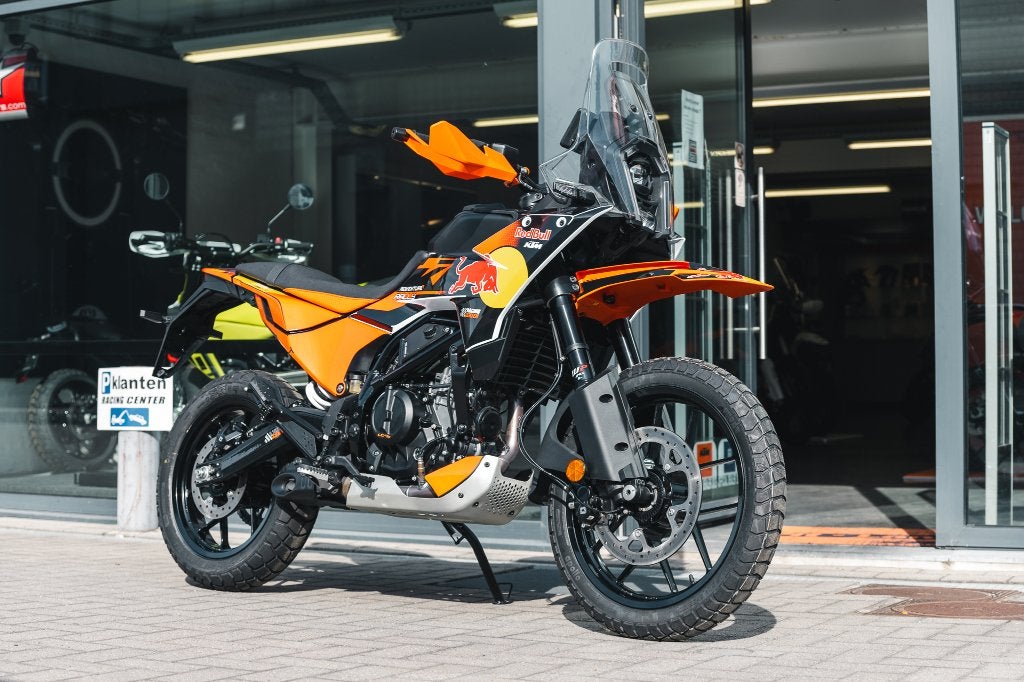 KTM 390 ADVENTURE X WHITE 2025 REDBULL, Motoren, 390 cc, Nieuw, Bedrijf, Minimaal motorrijbewijs A2