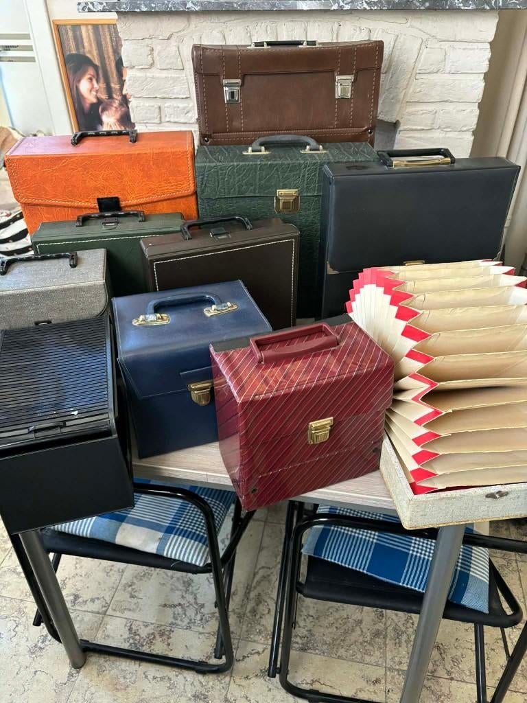een hele collectie vintage platenkoffers,voor lp's + singles, Enlèvement, Autres types