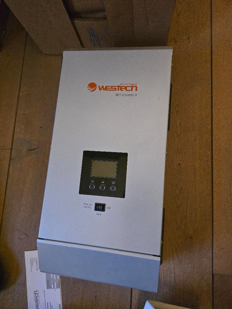 Omvormer Westech WT-Combi 11, Bricolage & Construction, Panneaux solaires & Accessoires, Enlèvement