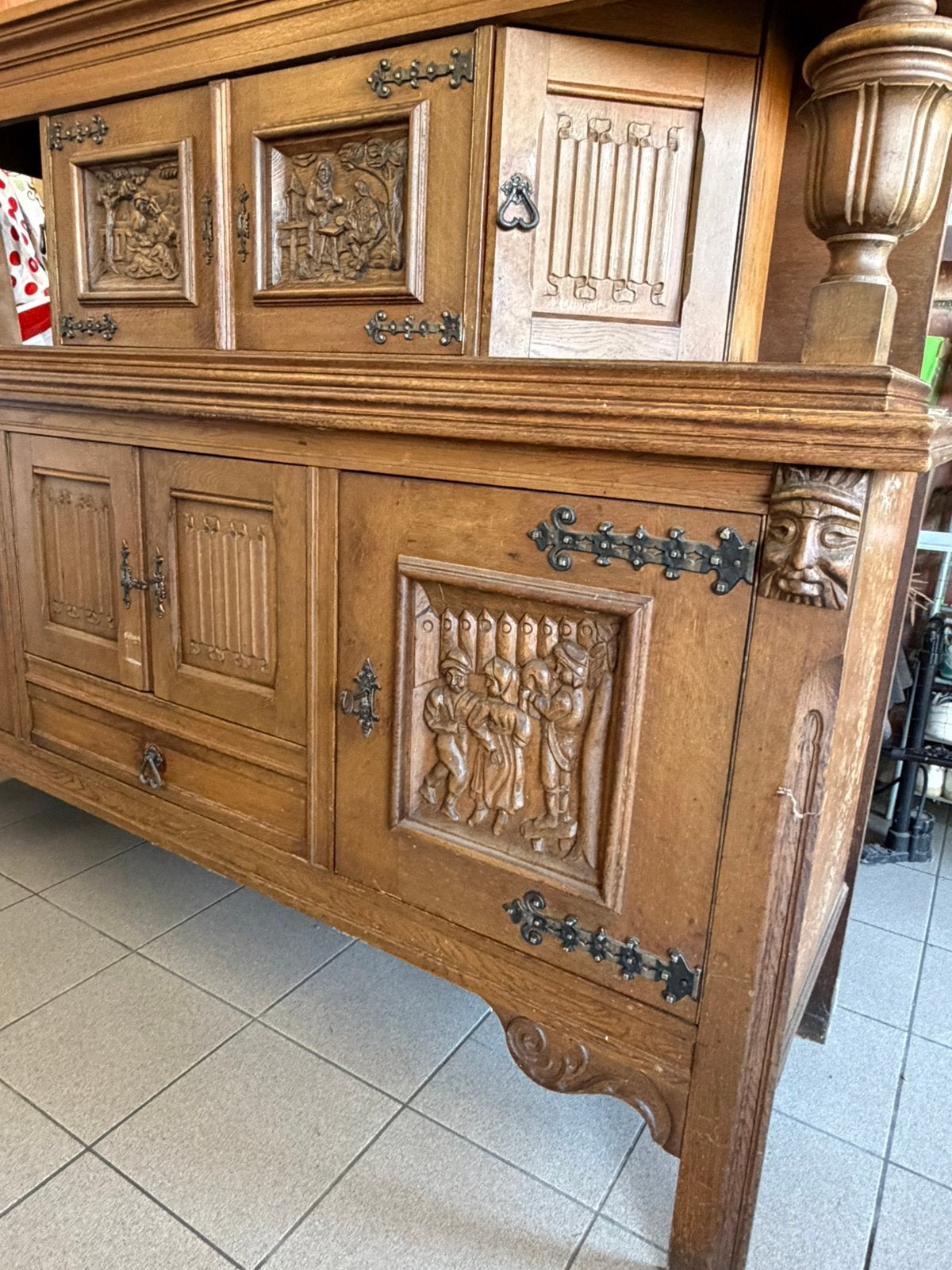 Massief eiken Vlaamse dressoir met rijk houtsnijwerk, Antiquités & Art, Antiquités | Meubles | Armoires, Enlèvement