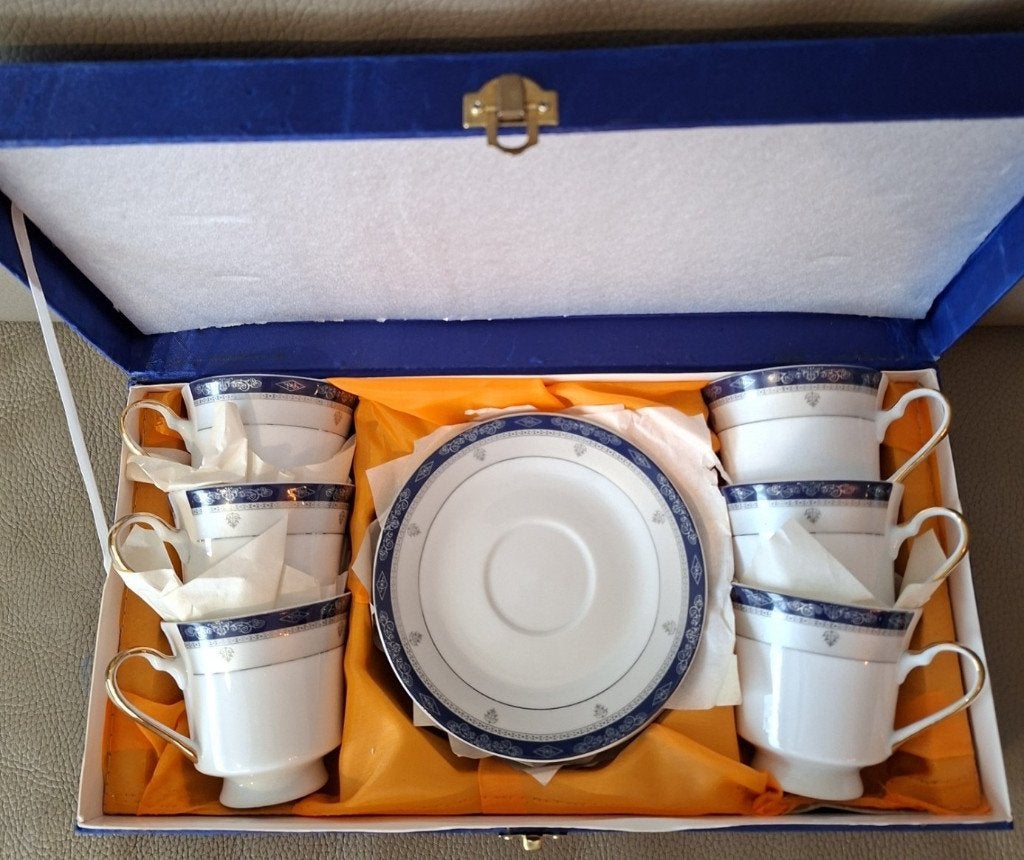 12-delige kop- en schotelset (6p) in luxe geschenkdoos, Collections, Comme neuf, Enlèvement, Autres types, Argenté