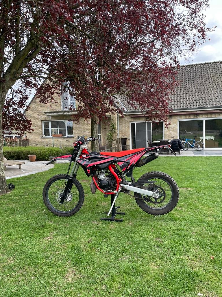 Beta Factory 50cc 2022, Fietsen en Brommers, Ophalen, Zo goed als nieuw, Derbi