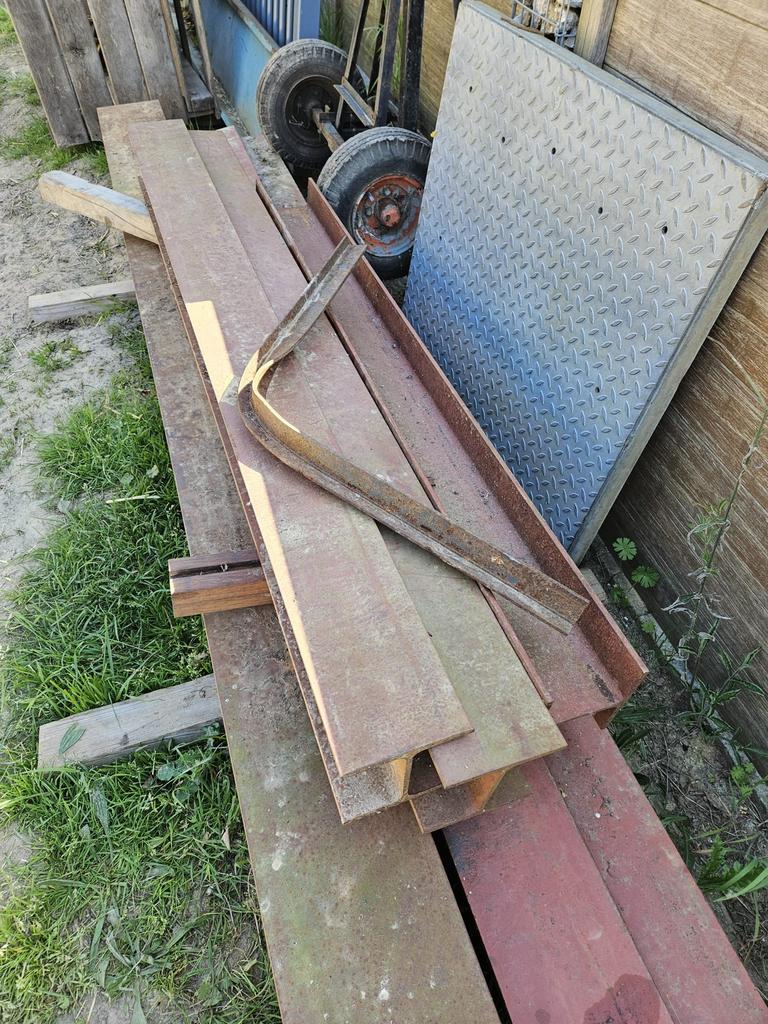 Poutrelles verschillende maten, Doe-het-zelf en Bouw, Ophalen, Zo goed als nieuw