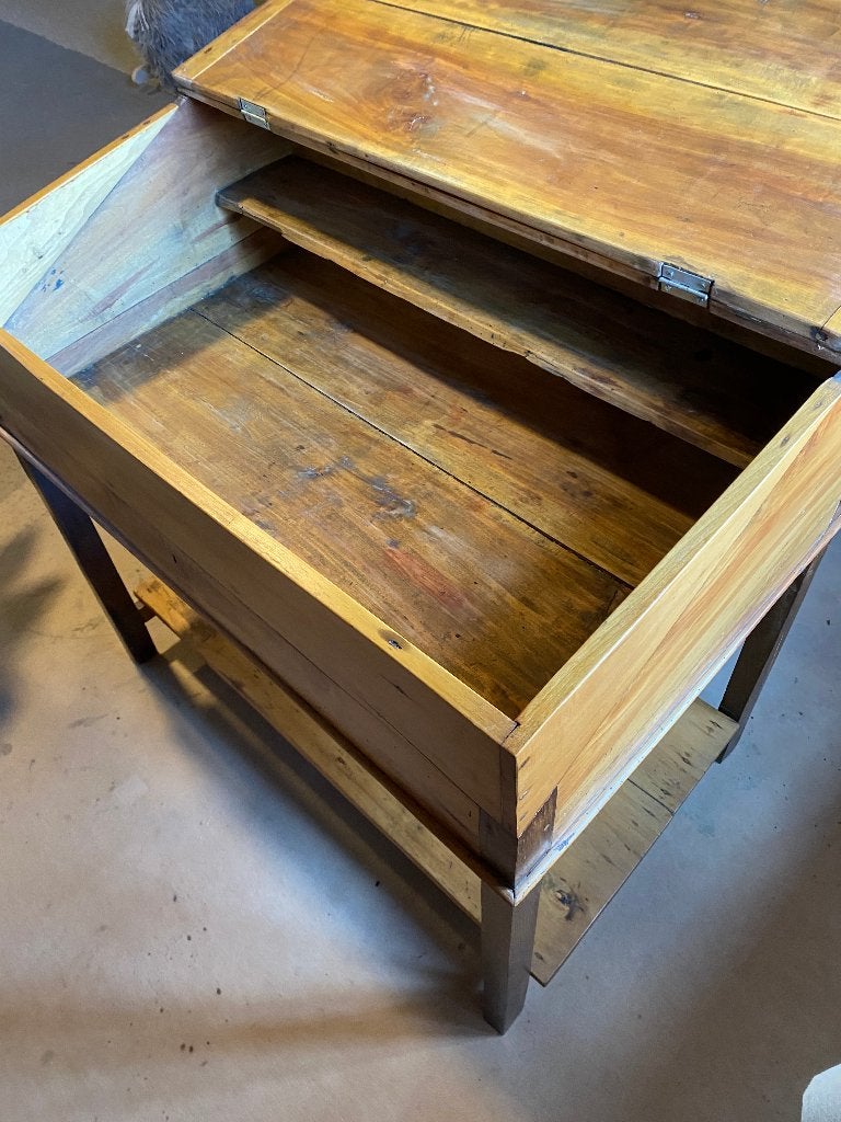 houten kast in de vorm van een lessenaar, Enlèvement