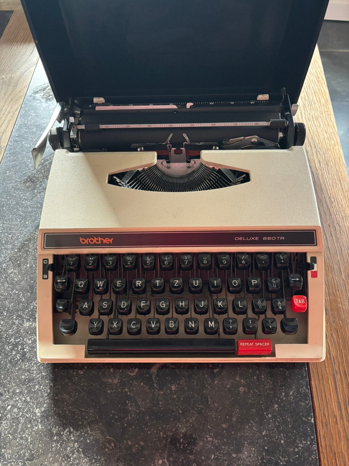 machine à écrire Brother Deluxe 660TR année 1970, Enlèvement ou Envoi, Comme neuf