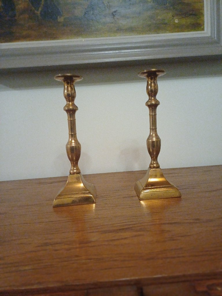 2  zware  kandelaars in koper , samen 15  HOOGTE  26 cm, Antiek en Kunst, Ophalen