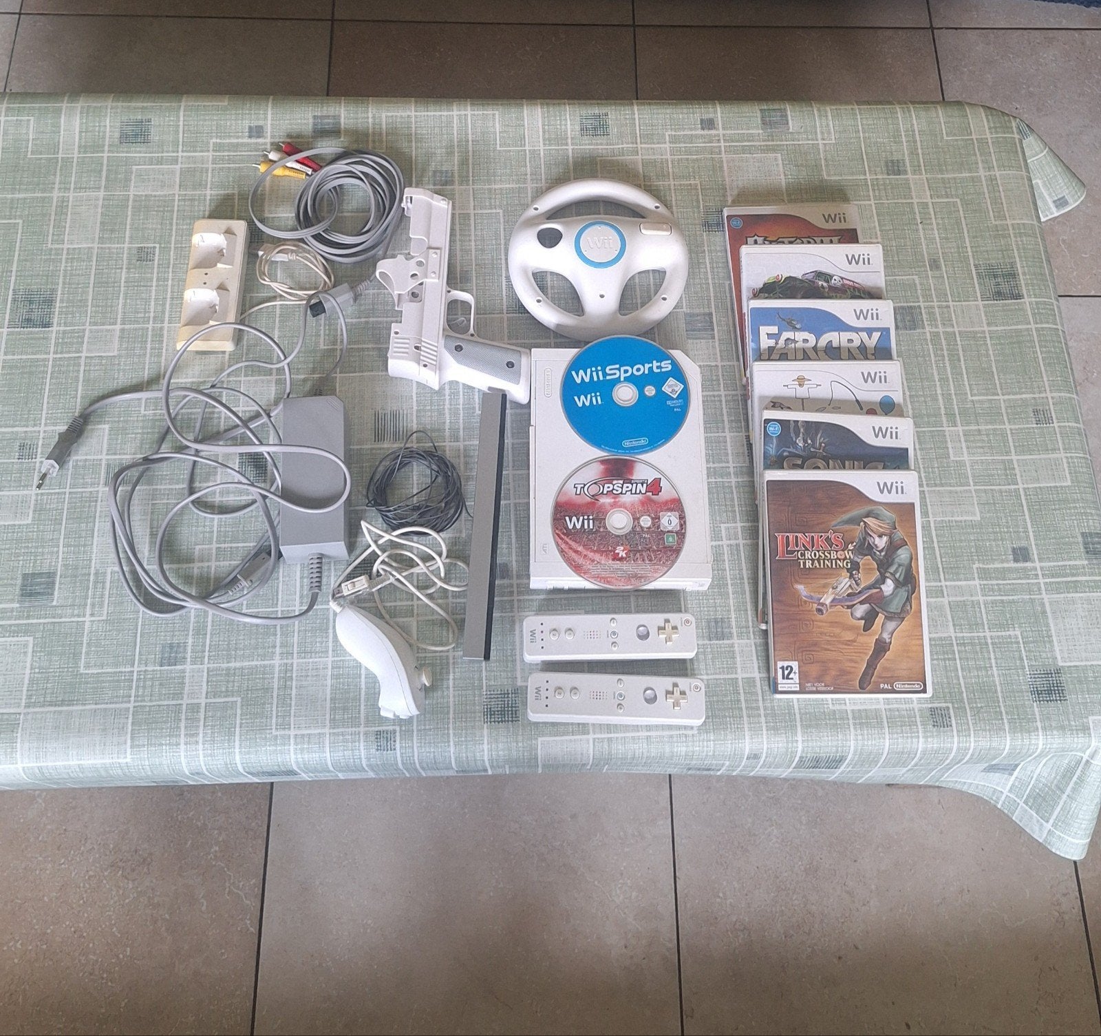Nintendo wii console + 8 games + extra, Consoles de jeu & Jeux vidéo, Enlèvement, Comme neuf, Avec 2 manettes, Avec jeux