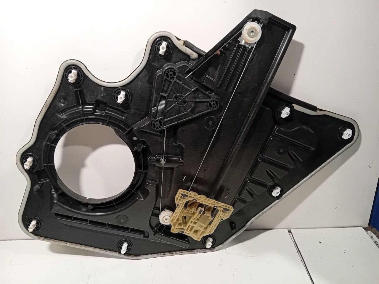 Raammechaniek elektrisch links achter Ford Kuga, Onderdelen@venauto.nl, Van der Ven Autorecycling B.V., Gebruikt, Ettenseweg 76, 4706 PB Roosendaal, The Netherlands