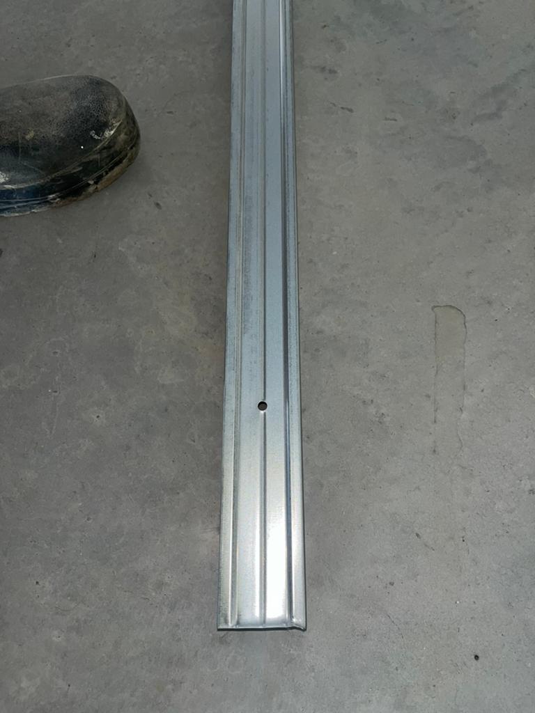 Metal stud, Bricolage & Construction, Enlèvement, Comme neuf