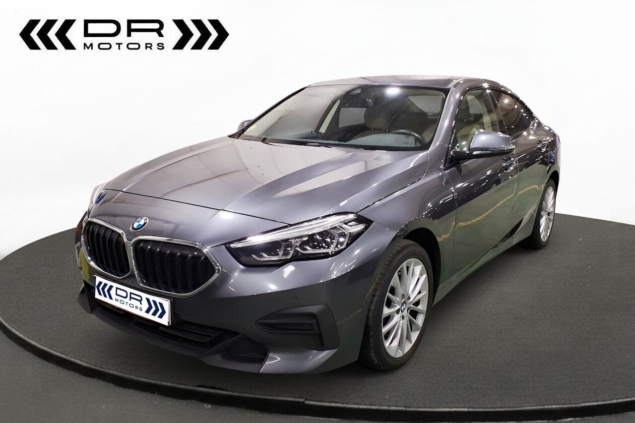 BMW 216 Gran Coupé LEDER - APPLE CARPLAY - SPORTZETELS - LE, Auto's, Bedrijf, 5 deurs, 3 cilinders, Zilver of Grijs
