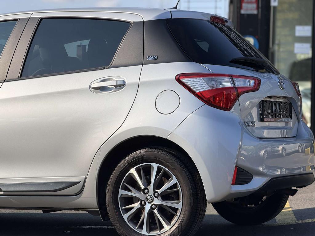Toyota Yaris Yaris 1.5i Dual VVT-iE Y20*NAVI*CAMERA*BT*garan, Achat, 82 kW, Entreprise, 1445 kg