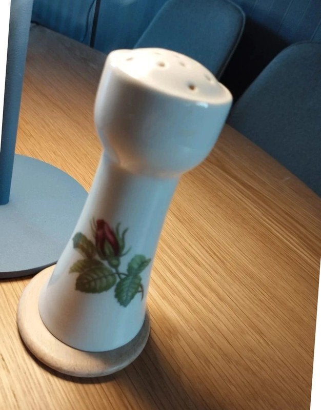 Vintage peperpot van porselein uit Parijs. Hoogte 15 cm, Ophalen