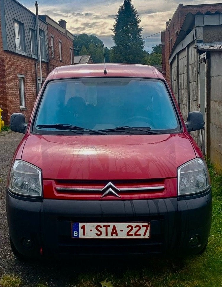 Rode Citroen Berlingo zoekt nieuwe thuis., Auto's, Citroën, Particulier, Berlingo, Radio, Trekhaak, Benzine, Euro 4, Break, 5 deurs