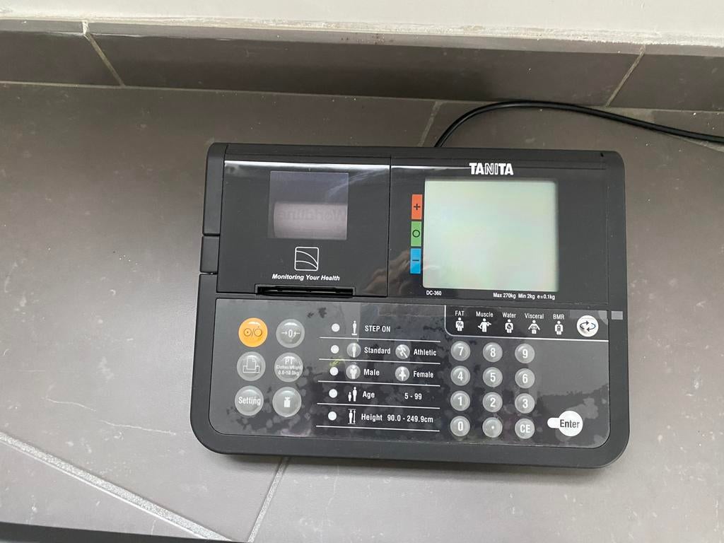 Tanita DC360 weegschaal, Elektronische apparatuur, Ophalen, Zo goed als nieuw, Personenweegschaal, Digitaal