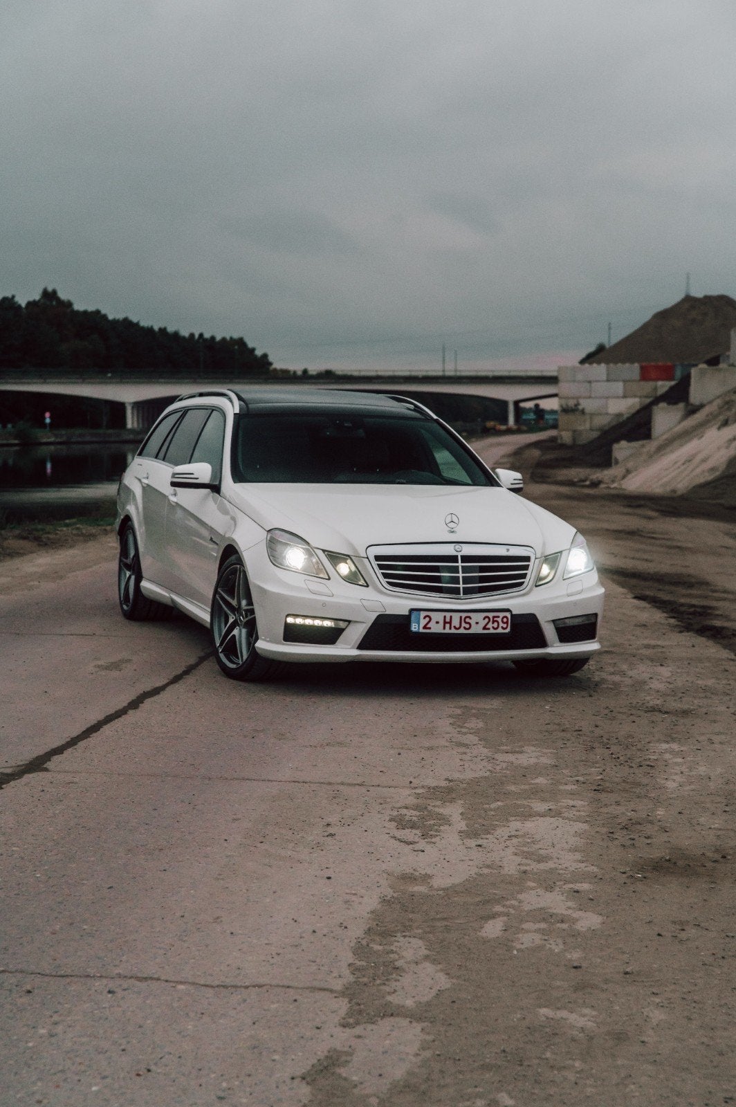 Mercedes E63 AMG lichte vracht / Performance pack, Auto's, Mercedes-Benz, Automaat, Achterwielaandrijving, 8 cilinders, Wit