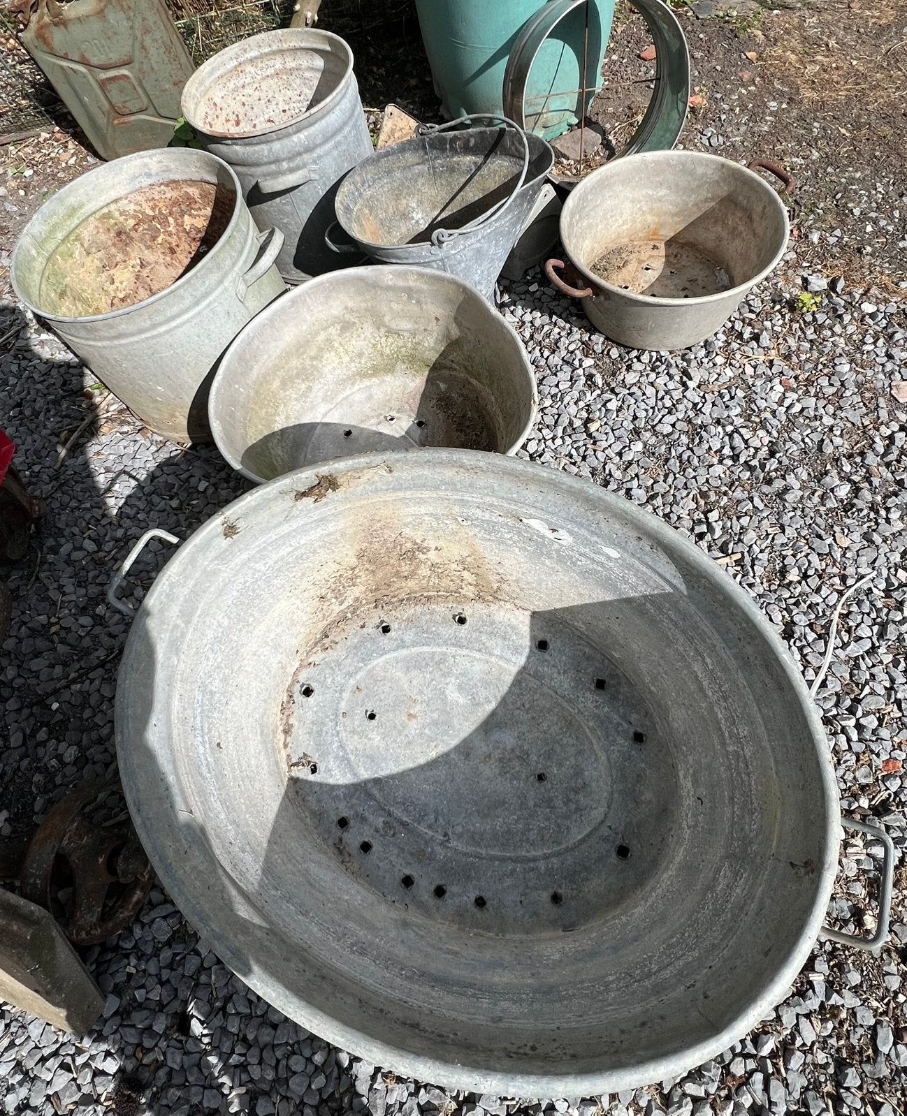 Lot de très anciens seaux,bassines… en galva ,percés, Enlèvement, Utilisé, Autres matériaux, Jardin