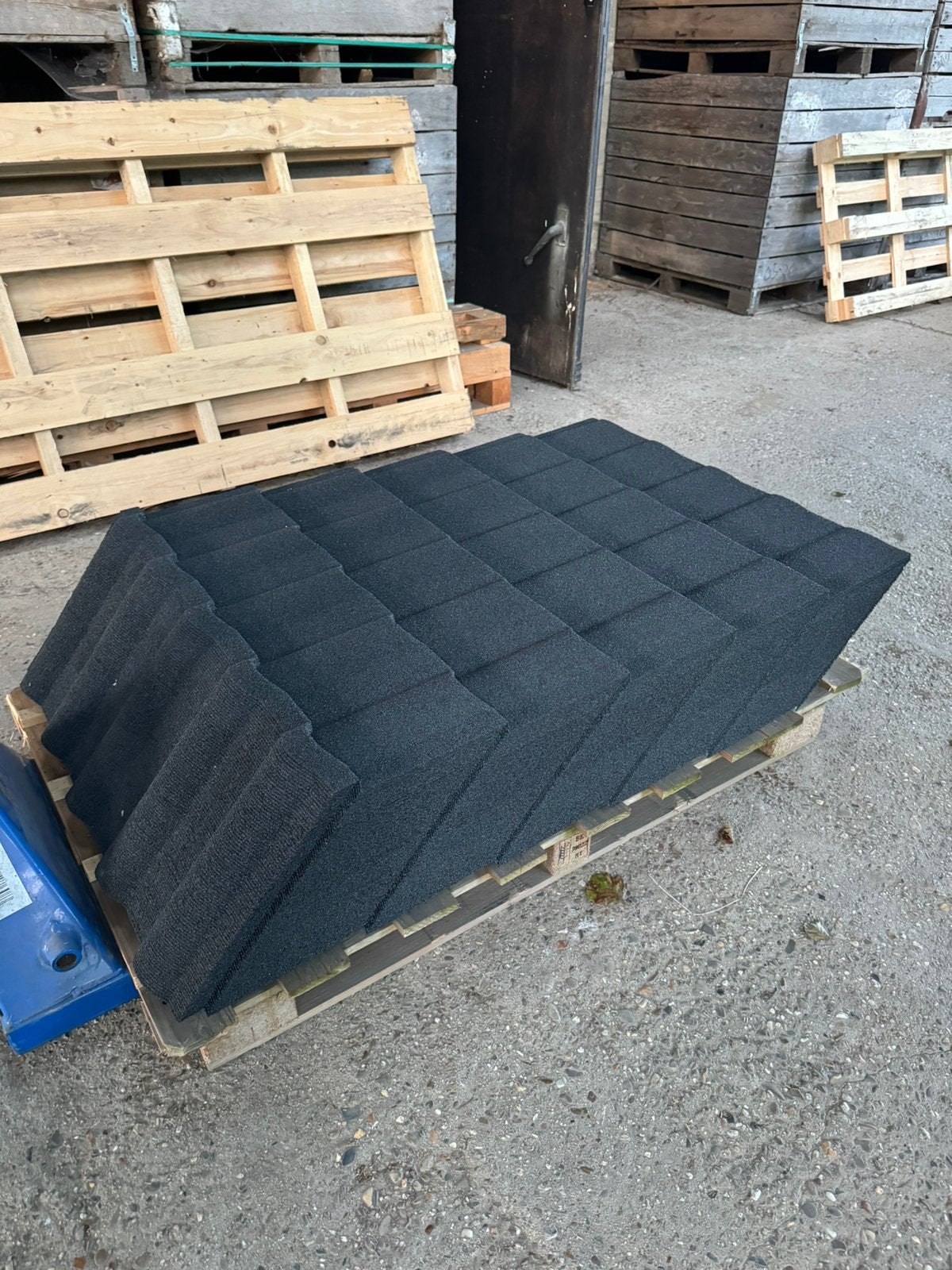 60 nieuwe metaal dakpan platen antraciet 113x83 €20 per stuk, Doe-het-zelf en Bouw, Ophalen, Nieuw