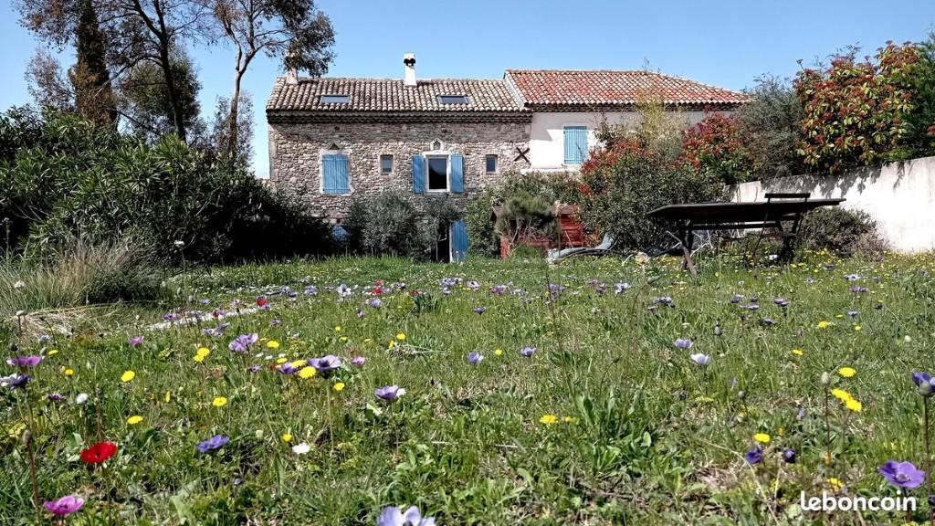 Provençaalse boerderij met groot zwembad, Ardèche of Auvergne, Dorp, Wasmachine, In bos