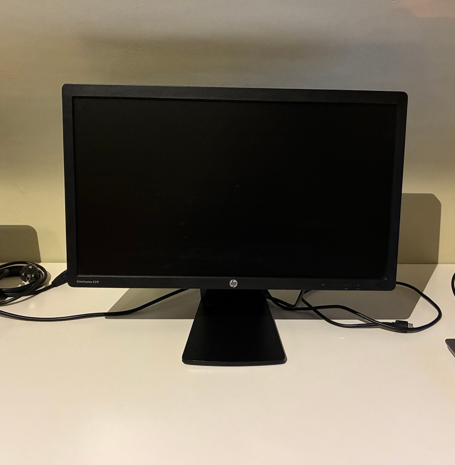 Écran HP Elite E231, 5 ms ou plus, DisplayPort, Full HD, 60 Hz ou moins