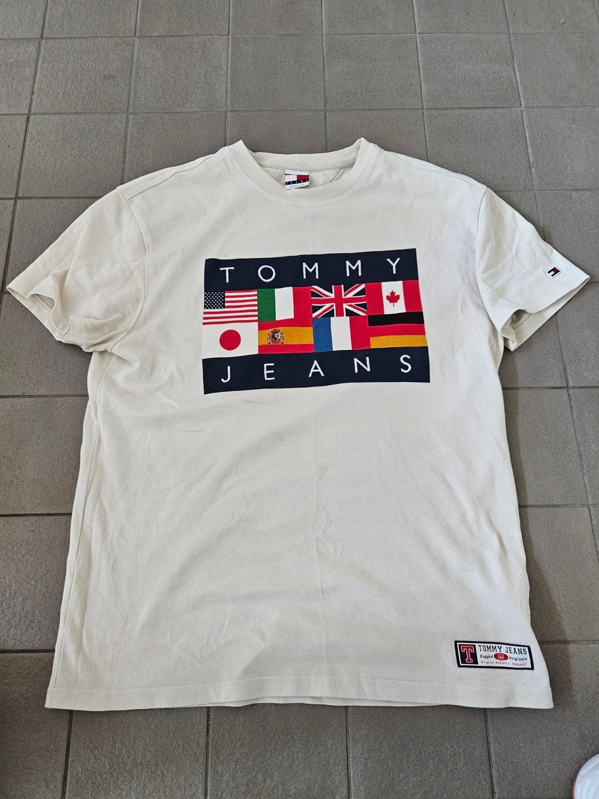 Tshirt Tommy Hilfiger M maat als nieuwe, Kleding | Heren, T-shirts, Maat 48/50 (M), Beige, Ophalen of Verzenden, Zo goed als nieuw