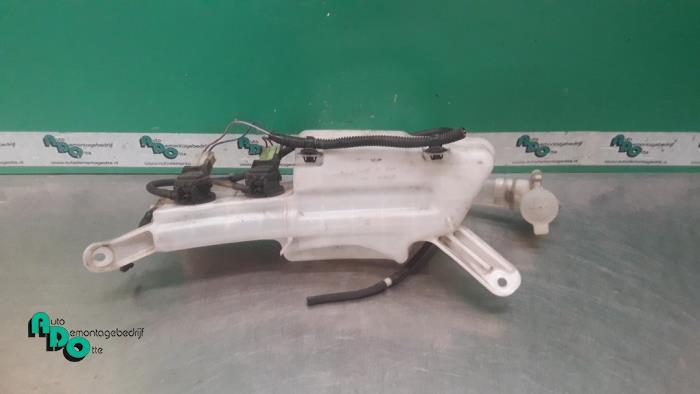 Ruitensproeiertank voor van een Daihatsu Cuore (Cuore 08-), Auto-onderdelen, Ruiten en Toebehoren, Daihatsu, Gebruikt, 3 maanden garantie
