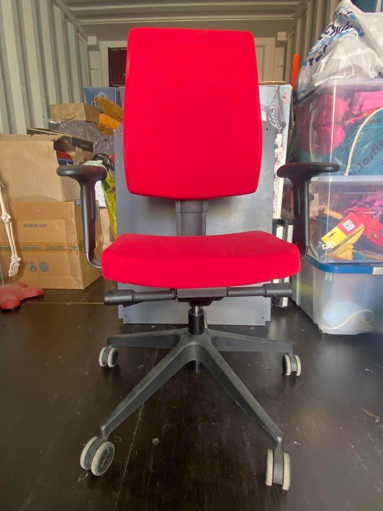 Chaise de bureau Profim, couleur rouge, bon état., Enlèvement, Comme neuf, Chaise de bureau