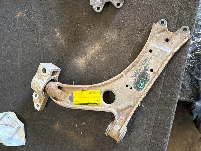 Draagarm rechts-voor van een Volkswagen Golf Plus, Gebruikt, -, Volkswagen, -