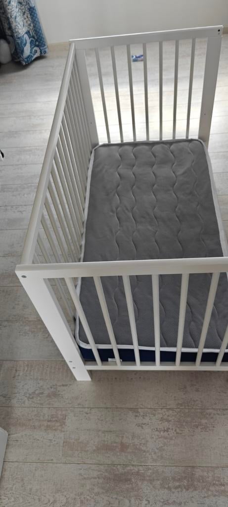 Lit bébé évolutif ikea 120x60 avec matelas, Enfants & Bébés, Utilisé, Lit