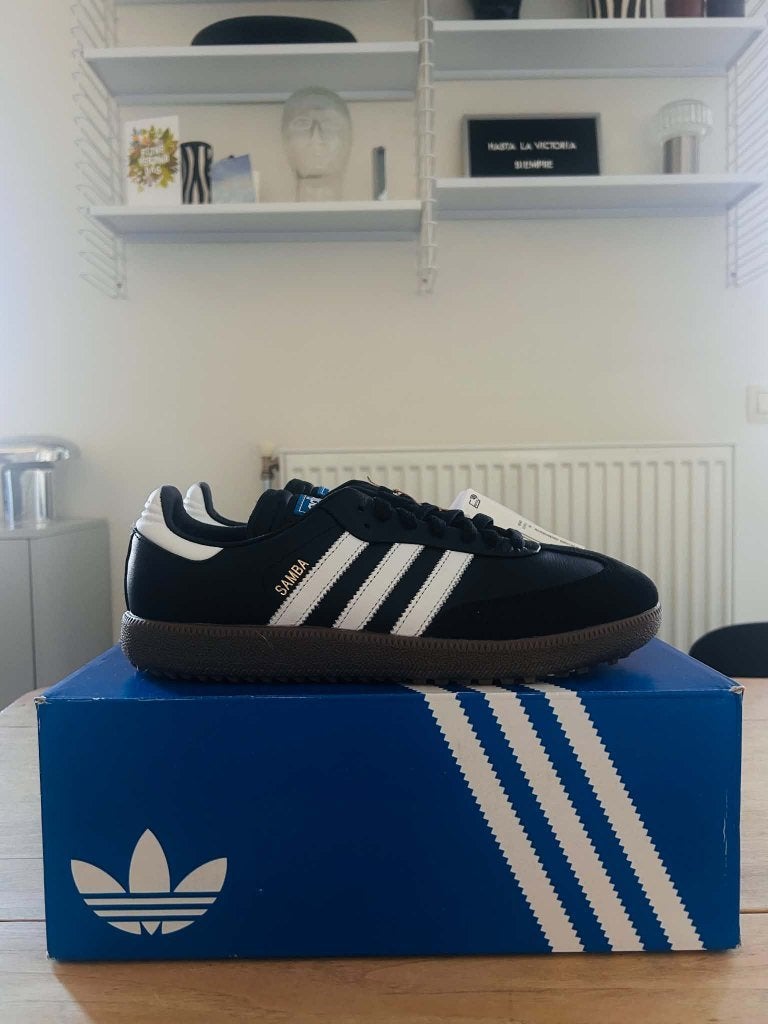 Chaussures de golf Adidas Samba - Taille 43 1/3 - Neuf, Enlèvement ou Envoi, Neuf, Chaussures, Autres marques