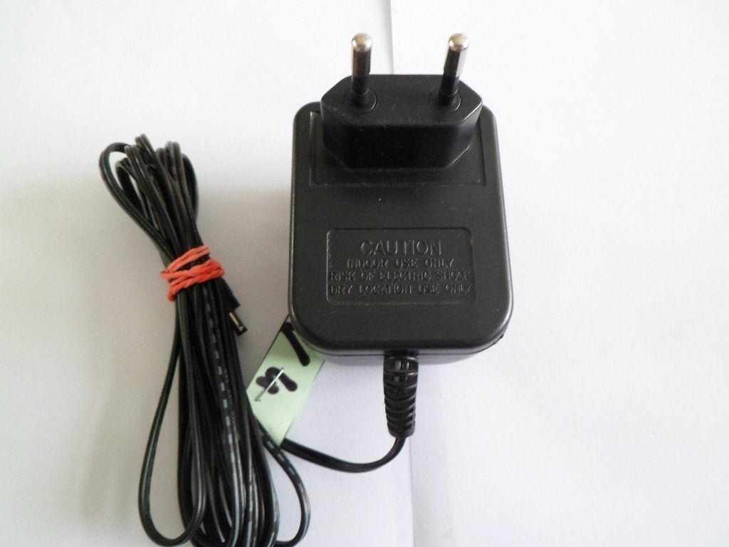 Adaptateur d'alimentation 230VAC>7,5VDC, 65mA, marque : MWD, Enlèvement ou Envoi, Comme neuf