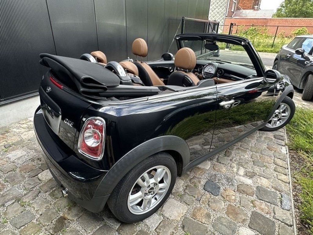 MINI One Cabrio 1.6i One Cabrio,BRUIN LEDER/Garantie, 4 zetels, Euro 6, Zwart, https://public.car-pass.be/vhr/96a00a23-07fa-4d3b-92d1-3b44edc85b84