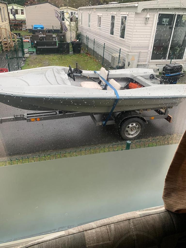 Leuke boot met nette trailer., Watersport en Boten, Gebruikt, 4 m, Buitenboordmotor, Trailer