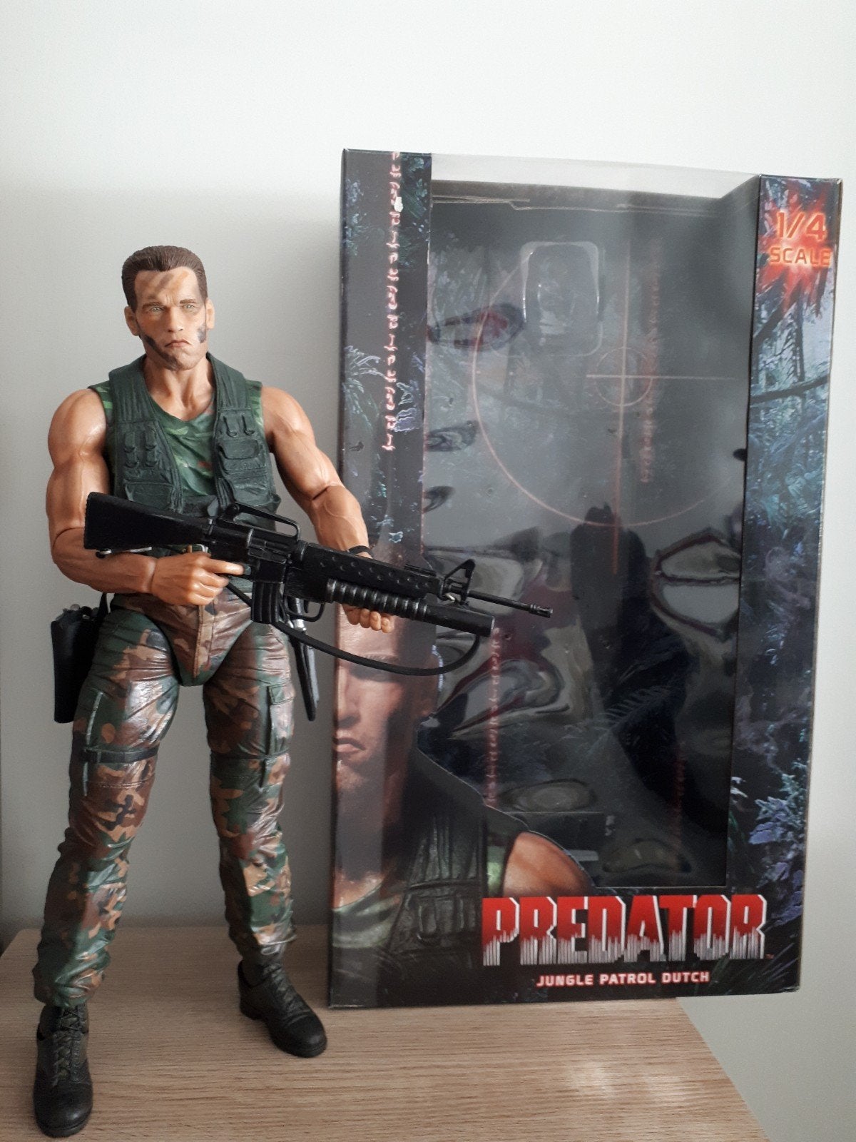 Predator Dutch Arnold Schwarzenegger 1/4 Scale Neca AF, Verzamelen, Beelden en Beeldjes, Ophalen, Zo goed als nieuw