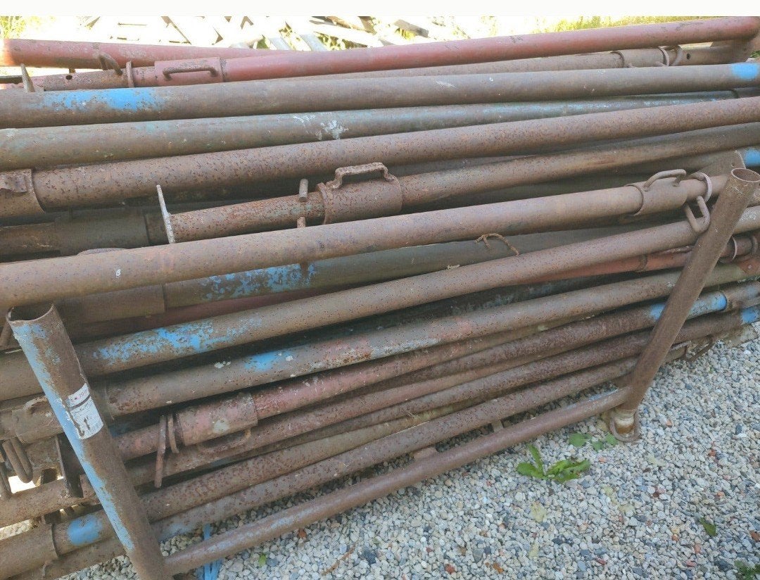 Bouwstempels-stutten-schroefstemels met leunstaanders, Ophalen, Gebruikt