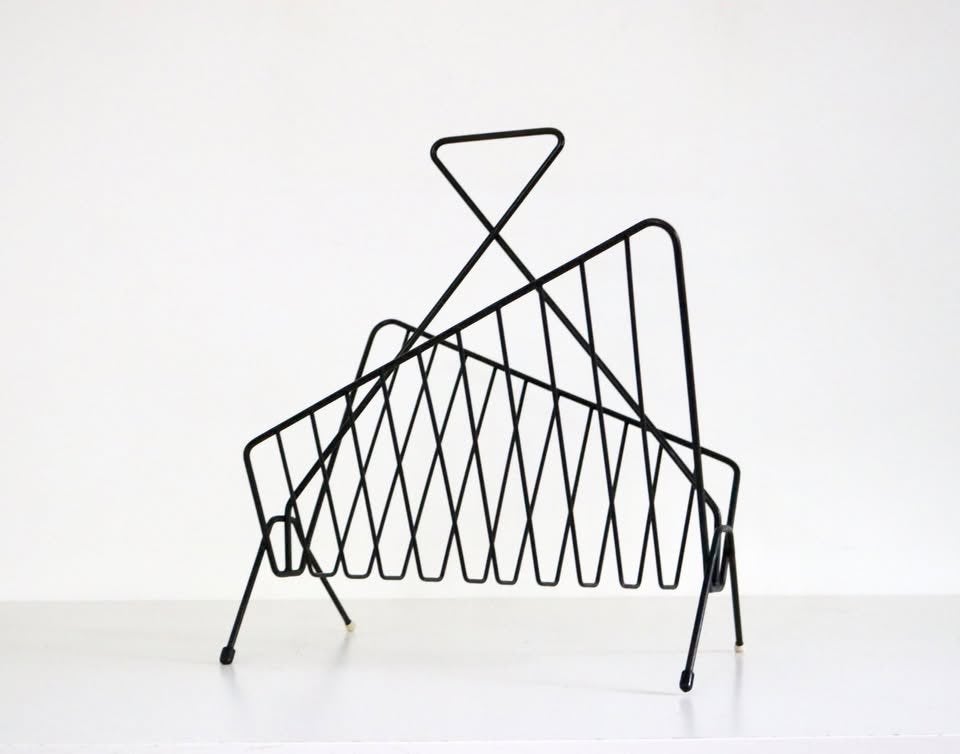 Sixties krantenbak - Vintage magazine holder, Huis en Inrichting, Woonaccessoires | Krantenbakken en Lectuurbakken, Metaal, Zo goed als nieuw